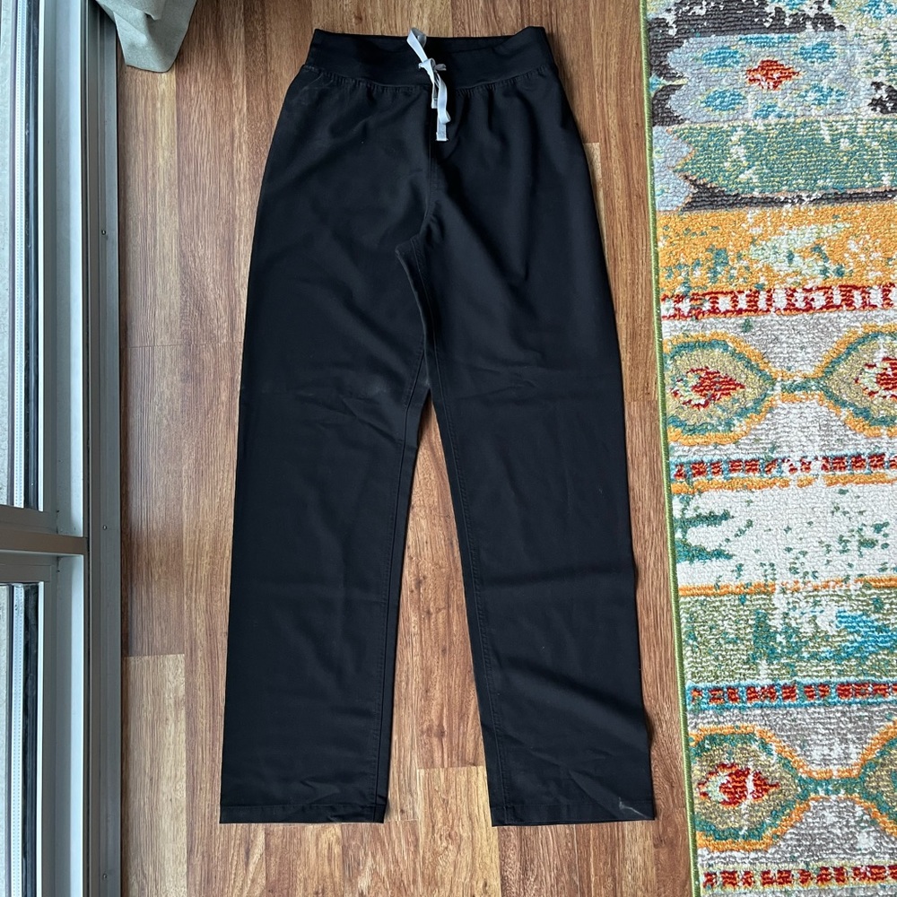 Figs straight leg scrubs in size small